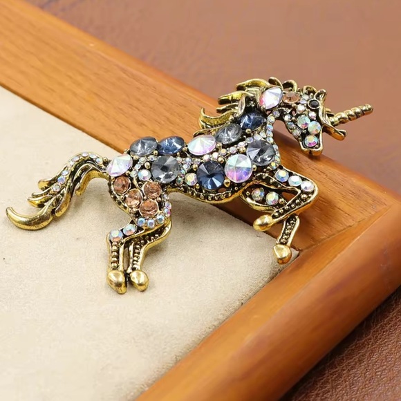 Vintage Gold Unicorn Brooch with Multicolor Gems - Picture 7 of 10